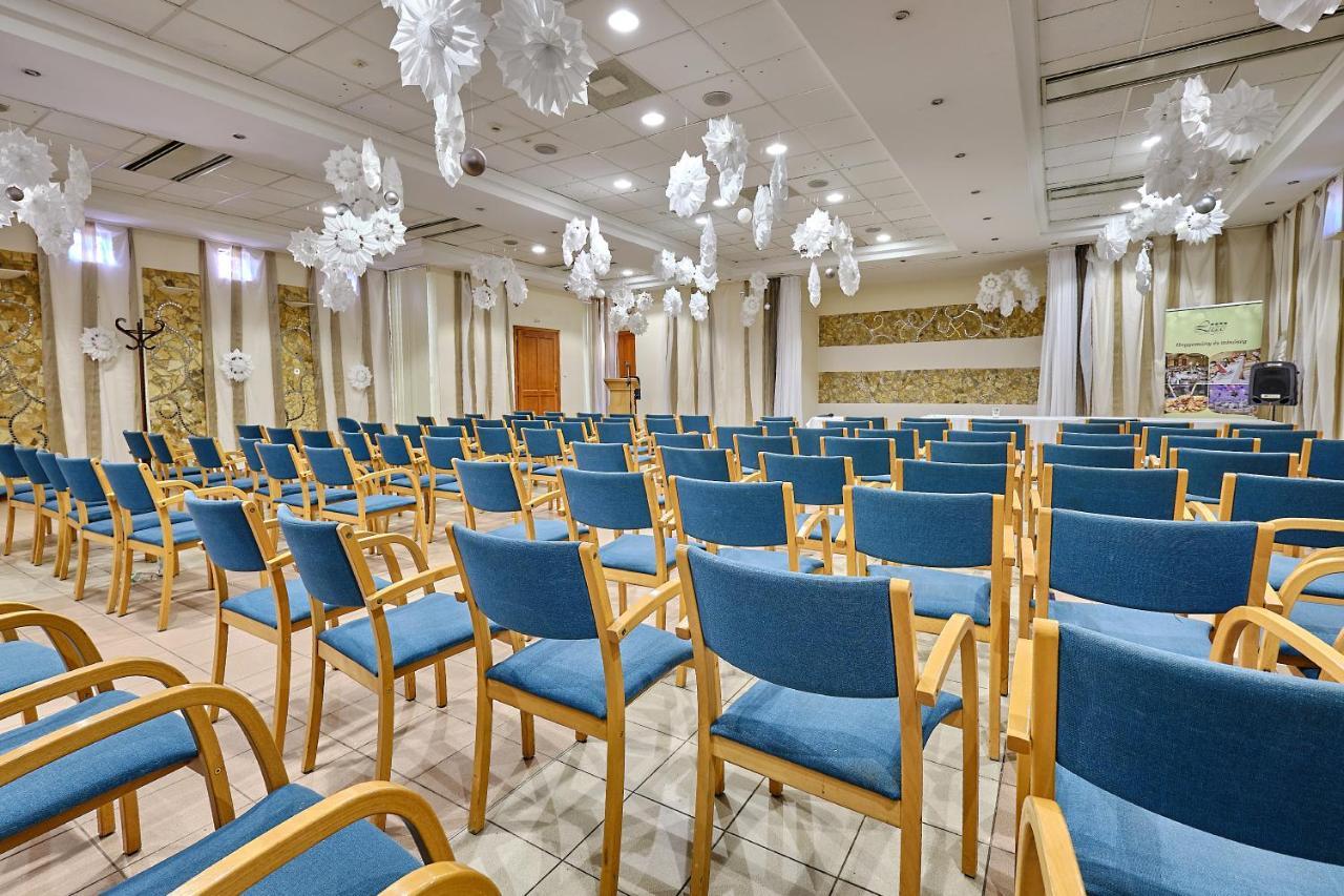 Lugas Hotel Nyiregyhaza Bagian luar foto