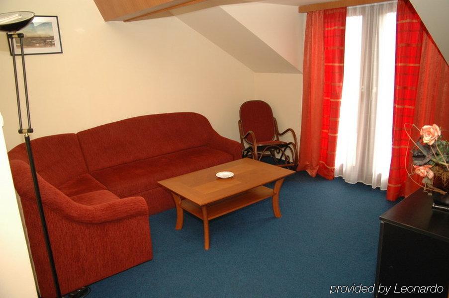Lugas Hotel Nyiregyhaza Bagian luar foto